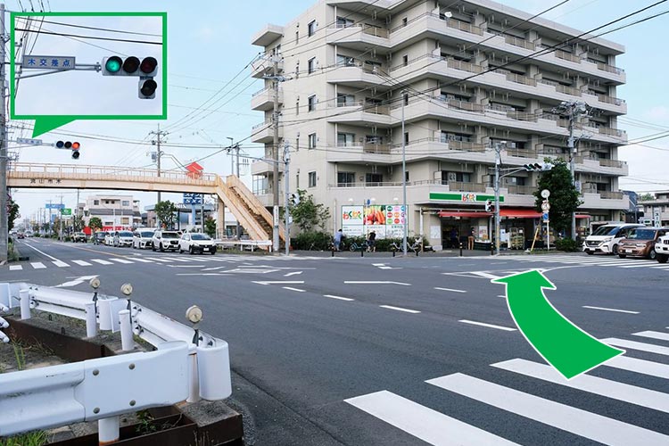 「あさひ自転車」を過ぎたら「木交差点」を右折し、道なりに進みます。
