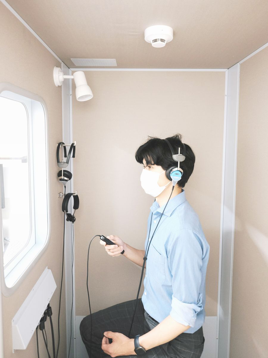 聴力検査中